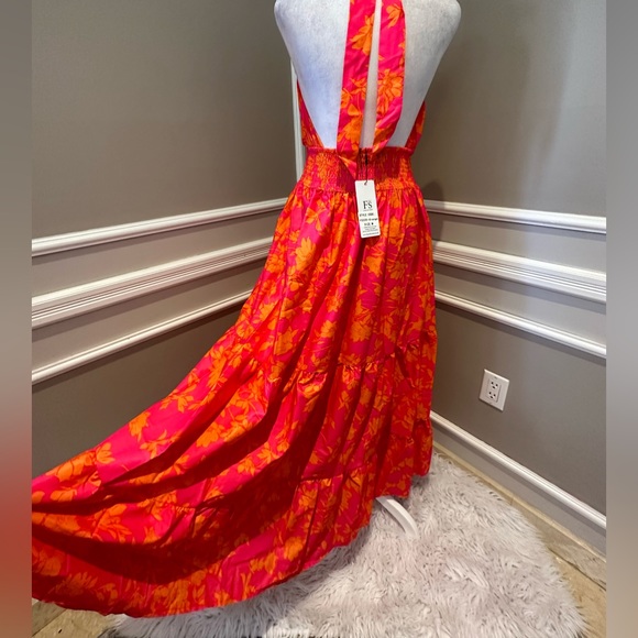 NWT women’s halter neck, front crisscross tie back maxi dress in fuchsia - Picture 14 of 14